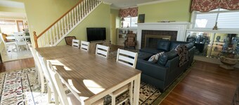 Beautiful 2 bed, 2 bath condo on St Clair River in Marysville, MI - U1
