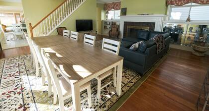 Beautiful 2 bed, 2 bath condo on St Clair River in Marysville, MI - U1