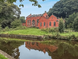 المنشأة من الخارج