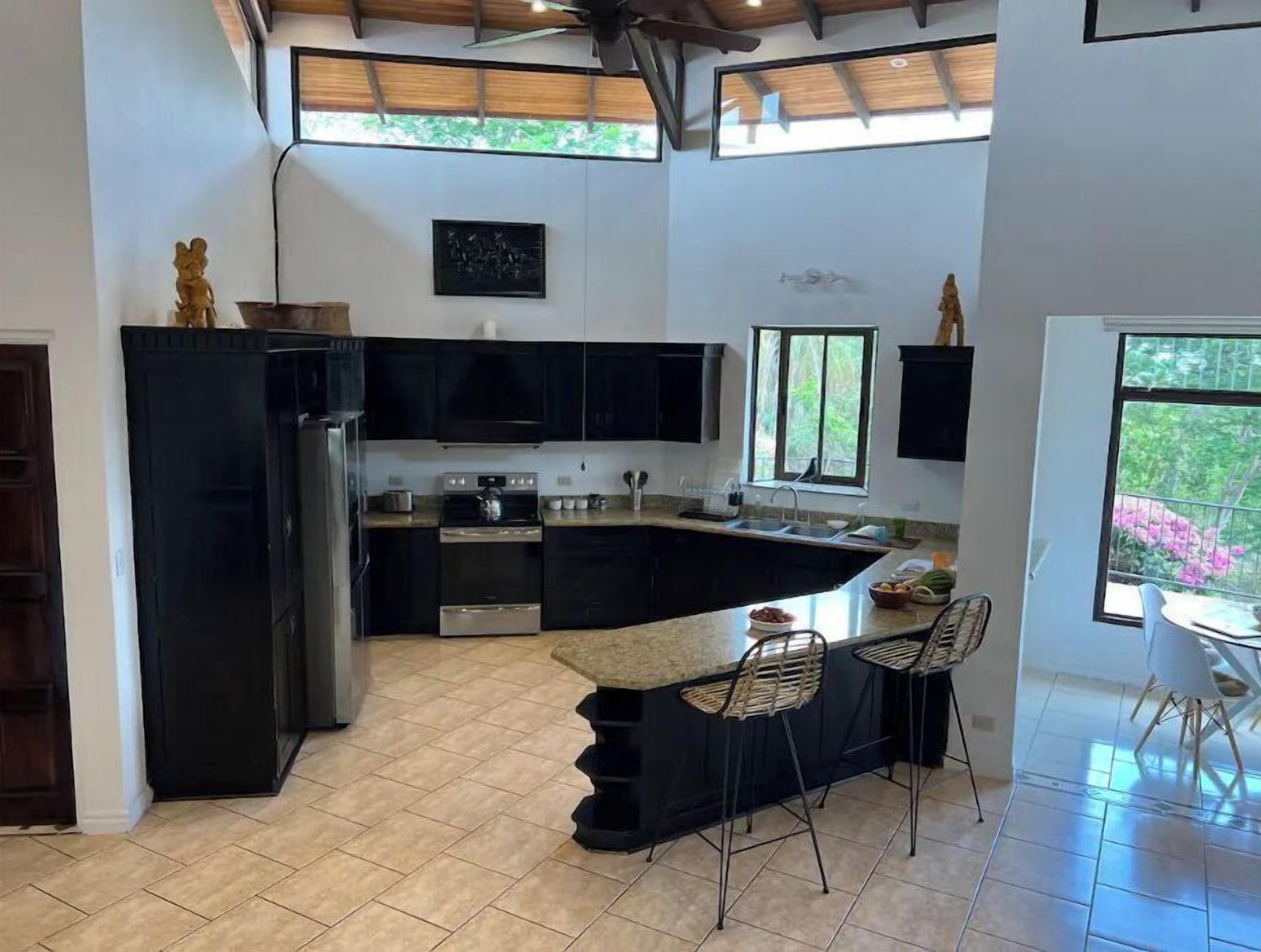 雪櫃、微波爐、焗爐、爐具