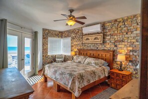 6 habitaciones, tabla de planchar con plancha, wifi y ropa de cama