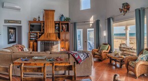 TV - Casa Luna Azul a Beautiful Beachfront Home in Playa Encanto (Playa Encanto)