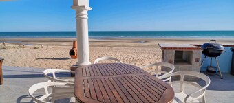 Casa Luna Azul a Beautiful Beachfront Home in Playa Encanto