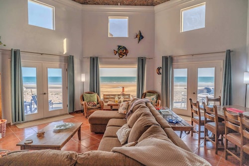 Casa Luna Azul a Beautiful Beachfront Home in Playa Encanto