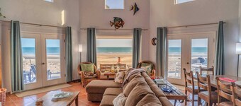 Casa Luna Azul a Beautiful Beachfront Home in Playa Encanto