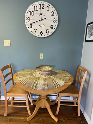 Dining - White Cottage Retreat (Dillon)