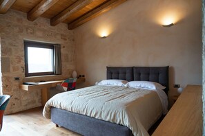 ميني بار وبديكورات فريدة لكل غرفة ومكتب ومساحة عمل للكمبيوتر المحمول