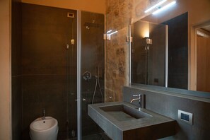 家庭開放式套房 | 迷你吧、獨特裝潢、書桌、筆電工作空間