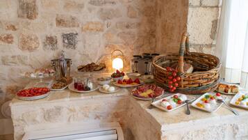 Petit déjeuner complet compris tous les jours