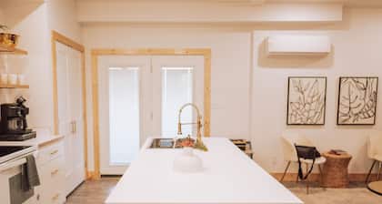 Spacious 1 bedroom rental unit in Historic Tree Streets