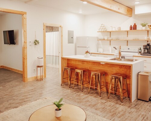 Spacious 1 bedroom rental unit in Historic Tree Streets