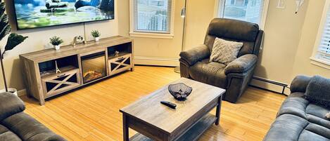 Smart-TV, Kamin, Netflix, Hulu