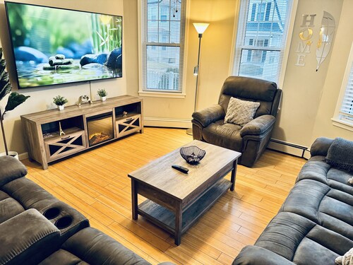 Bright, Stylish & Cozy 2Bed Unit w/Fireplace, Backyard, & Grill