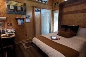 1 habitación, tabla de planchar con plancha y cuna de viaje 