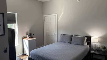 1 dormitorio, tabla de planchar con plancha, cuna de viaje y wifi