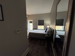 1 bedroom, WiFi, bed sheets - Northport Inn Boutique Hotel Room 5 (Northport)