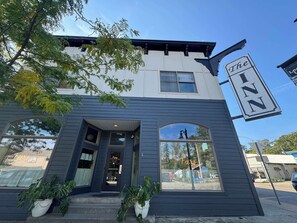 Exterior - Northport Inn Boutique Hotel Room 5 (Northport)