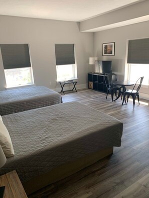 1 bedroom, WiFi, bed sheets - Northport Inn Boutique Hotel Room 8 (Northport)