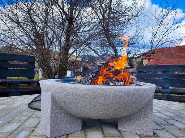 Property grounds - Find your peace and explore nature`s beauty at The NEST(la CUIB)! (Câmpulung Moldovenesc)