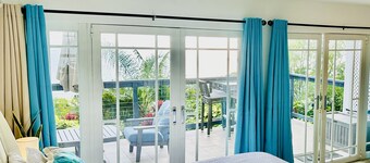 Easy location, Ocean view, Sunsets, Jeep Available, Solar, Battery Power, Wifi