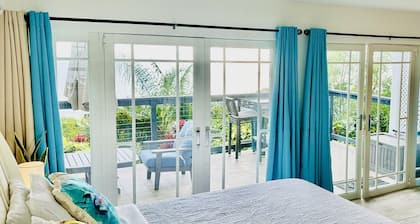 Easy location, Ocean view, Sunsets, Jeep Available, Solar, Battery Power, Wifi