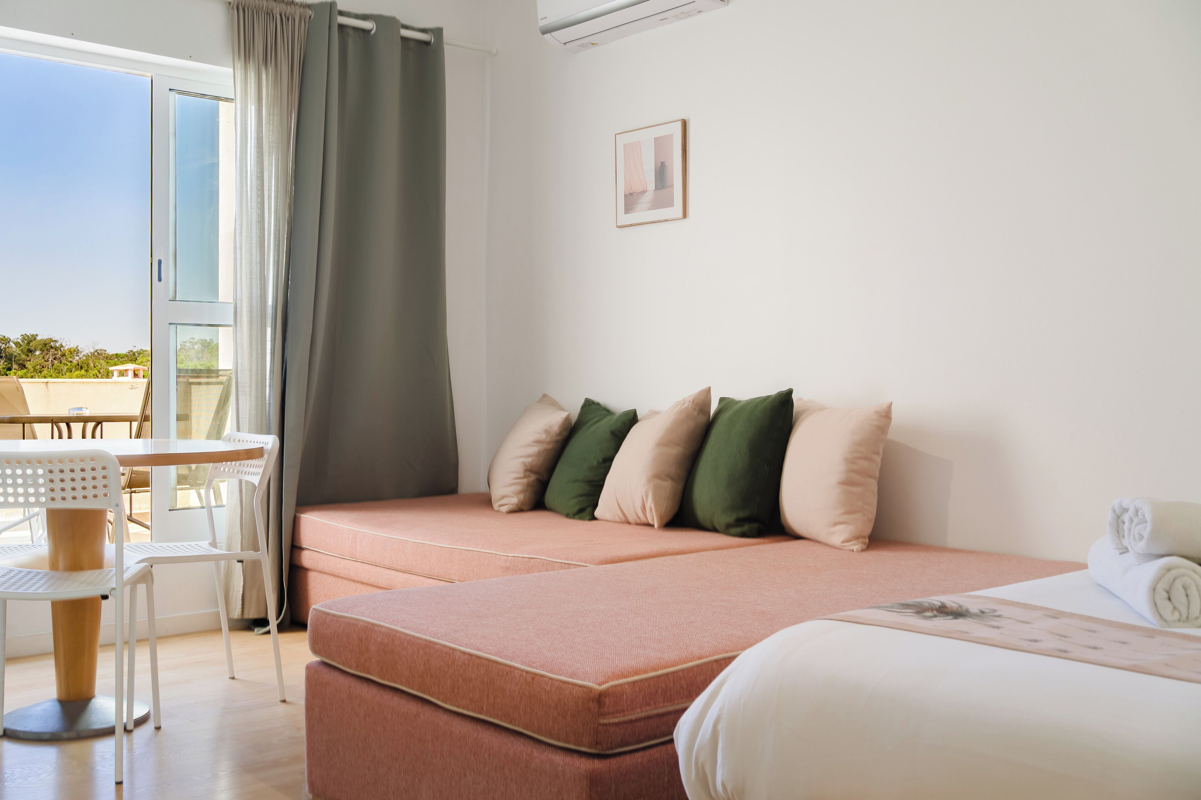 Ropa de cama de alta calidad, colchones Select Comfort y escritorio 