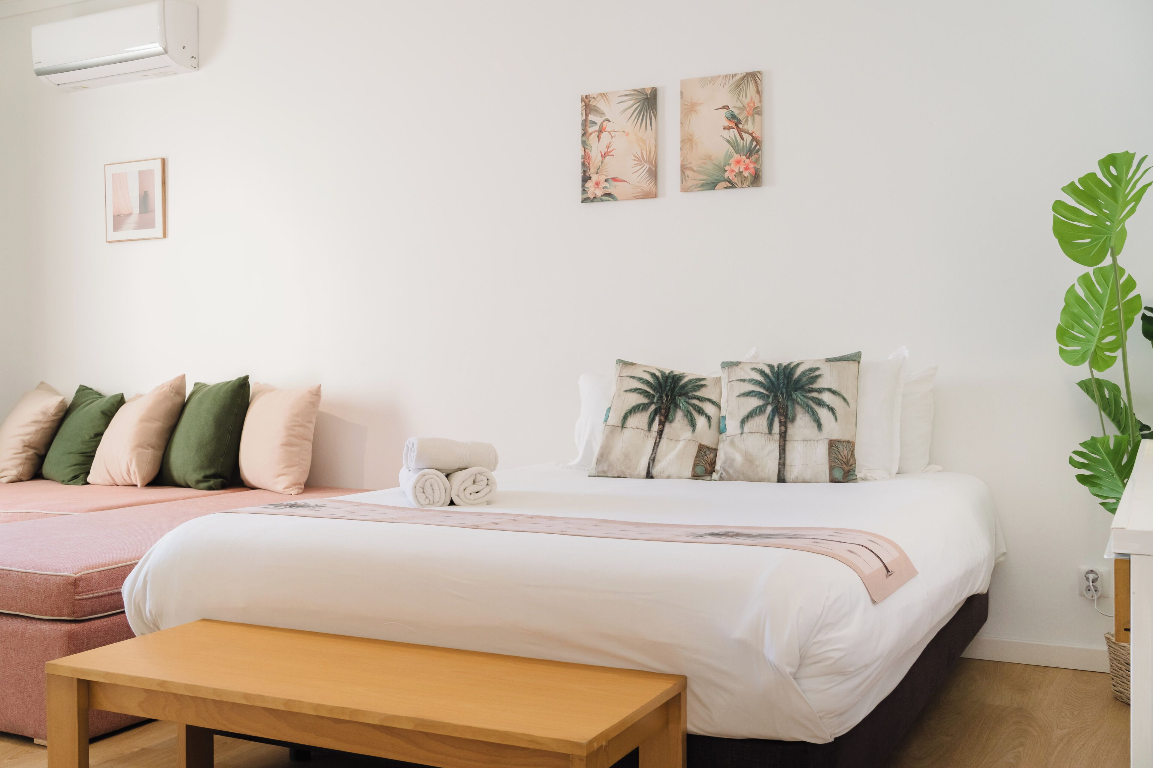 Chambre Familiale, plusieurs lits, non-fumeurs, vue piscine | Literie de qualité supérieure, matelas Select Comfort, bureau