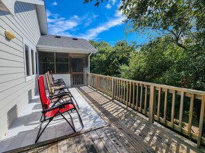 Terrace/patio - HCKORY, DICKORY DUCK -  5 BR with Private Pool, 600 yards to beach (Southern Shores)