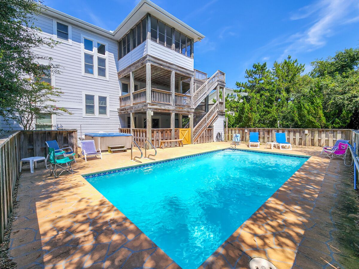 6 BR Oceanside, only 200 yards to the beach w/Private Pool & Dogs Allowed