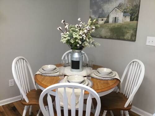 Adorable “Hudson Hideaway Cottage”