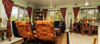 Gorgeous 3 BR Country House  – Free WiFi | Parking 