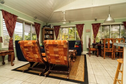 Gorgeous 3 BR Country House  – Free WiFi | Parking 