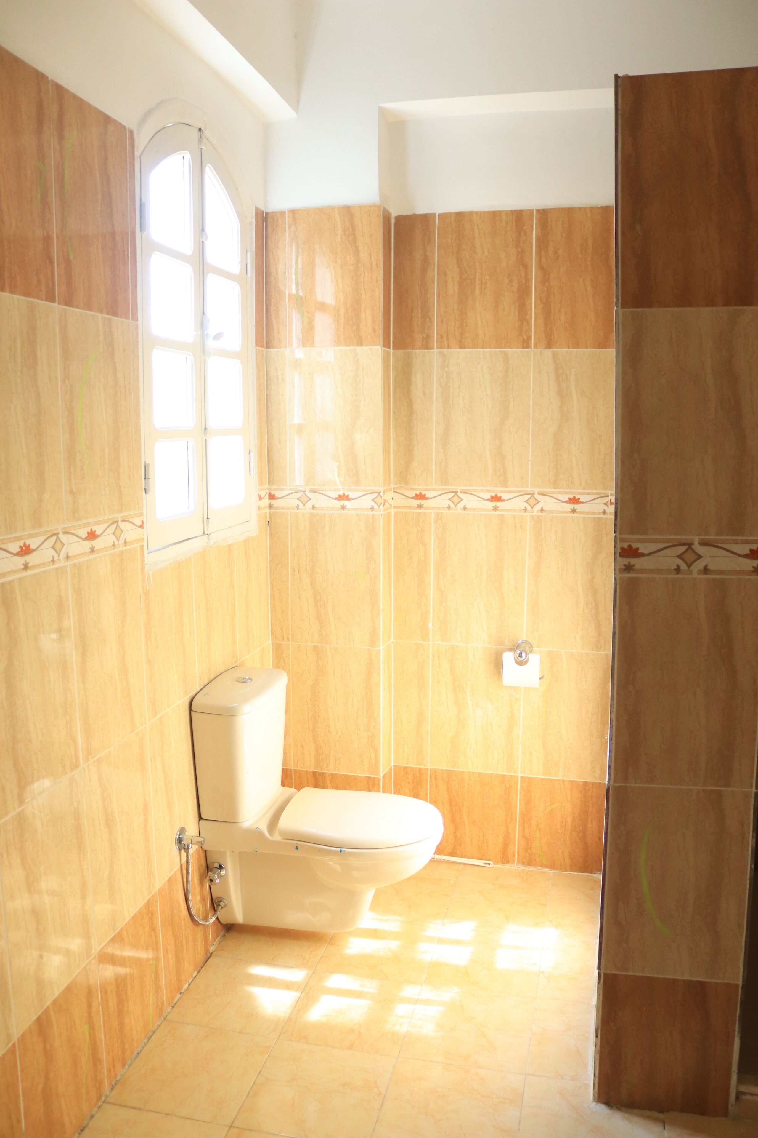 deep-soaking bathtub, soap, shampoo, toilet paper