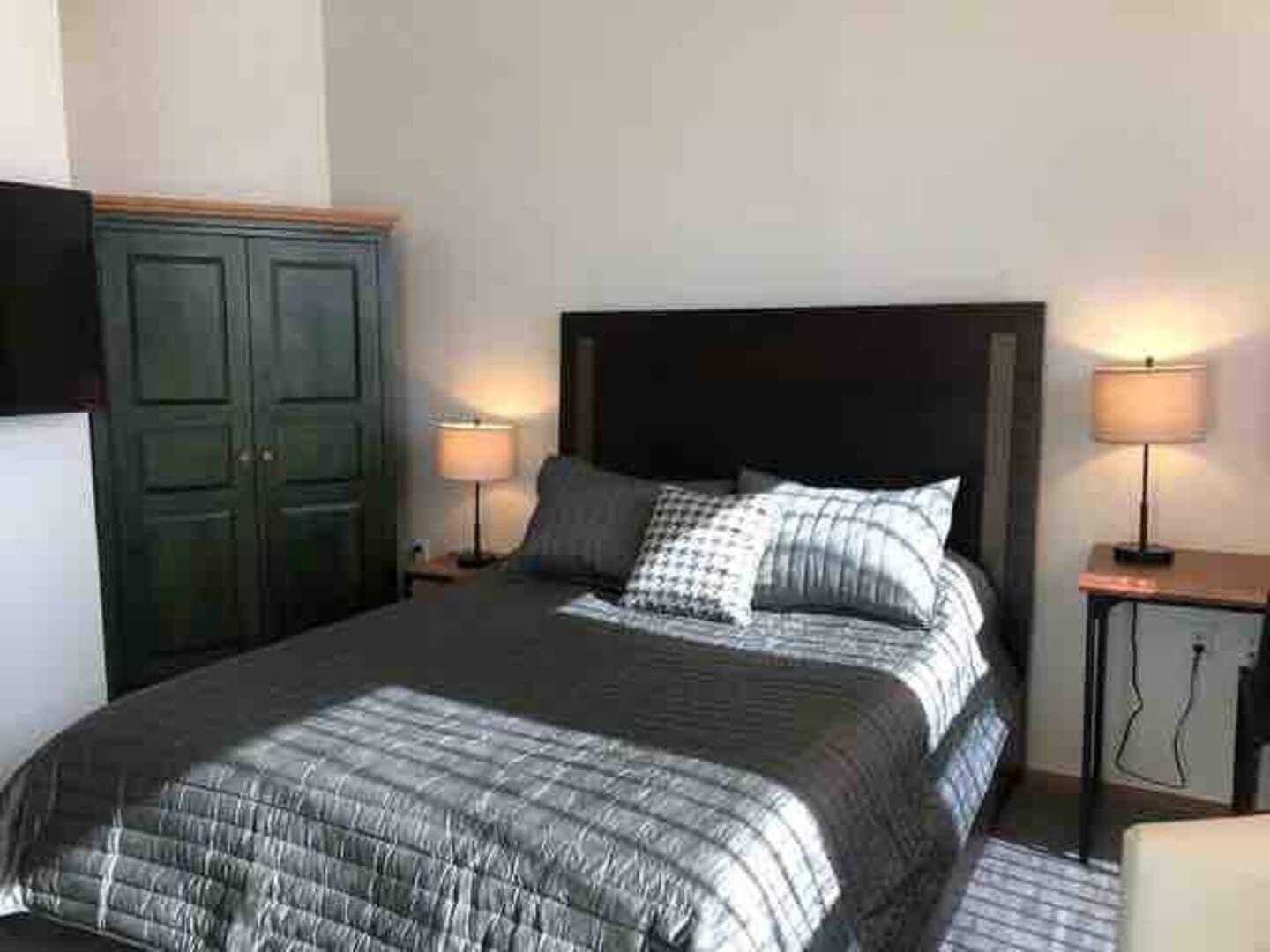 1 chambre, bureau, fer et planche à repasser, Wi-Fi gratuit