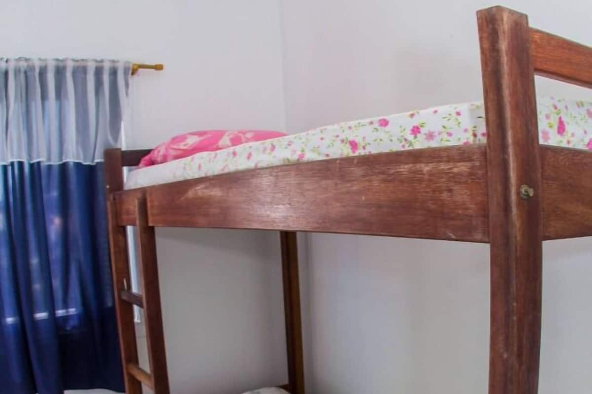Economy Twin Room | Minibar, WiFi (free), bed sheets