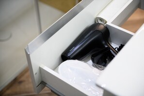 Shower, hair dryer, bidet, towels - Villa In Bed Green Suite (Campania)