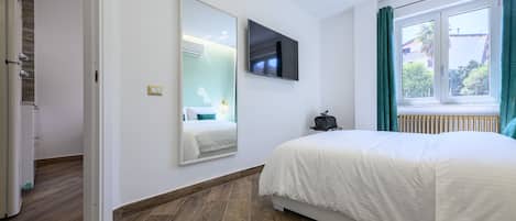 1 bedroom, desk, iron/ironing board, free WiFi