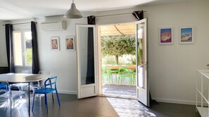 Dining - Spacious holidayhouse with terrace and Mont Ventoux view (Entrechaux)