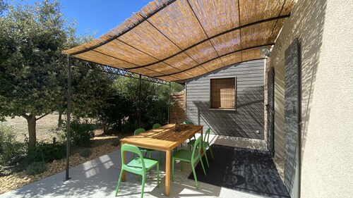 Spacious holidayhouse with terrace and Mont Ventoux view