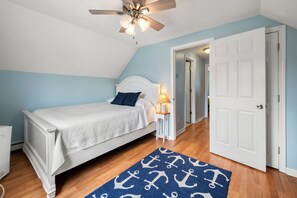 5 Schlafzimmer, Schreibtisch, Bügeleisen/Bügelbrett, Reisekinderbett
