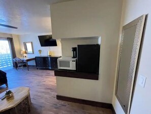 1 bedroom, desk, free WiFi, bed sheets