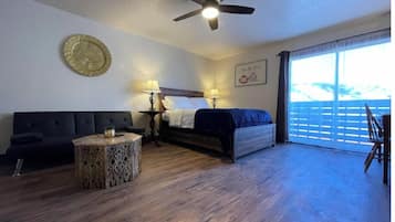 1 bedroom, desk, free WiFi, bed sheets