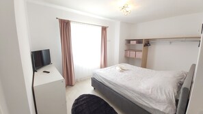2 slaapkamers, een strijkplank/strijkijzer, gratis wifi, beddengoed