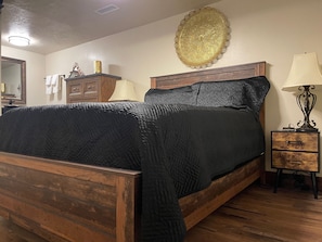 1 habitación, escritorio, wifi gratis y ropa de cama