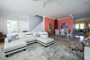 TV - Getaway with river views - 3 bed, 2.5 bath condo on the St. Clair River, U4
(Marysville)