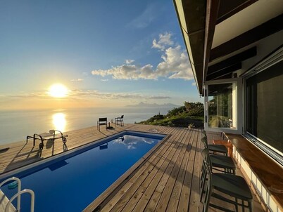 Tahiti, quiet air-conditioned tropical villa, marvelous lagoon and mountain view