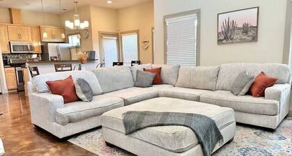 Walk to UT and Moody Center. Spacious and Cozy Retreat