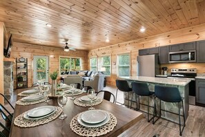 Fridge, microwave, oven, stovetop - Pool Lodge, Views Outdoor Fireplace Movie Screen (Sevierville)
