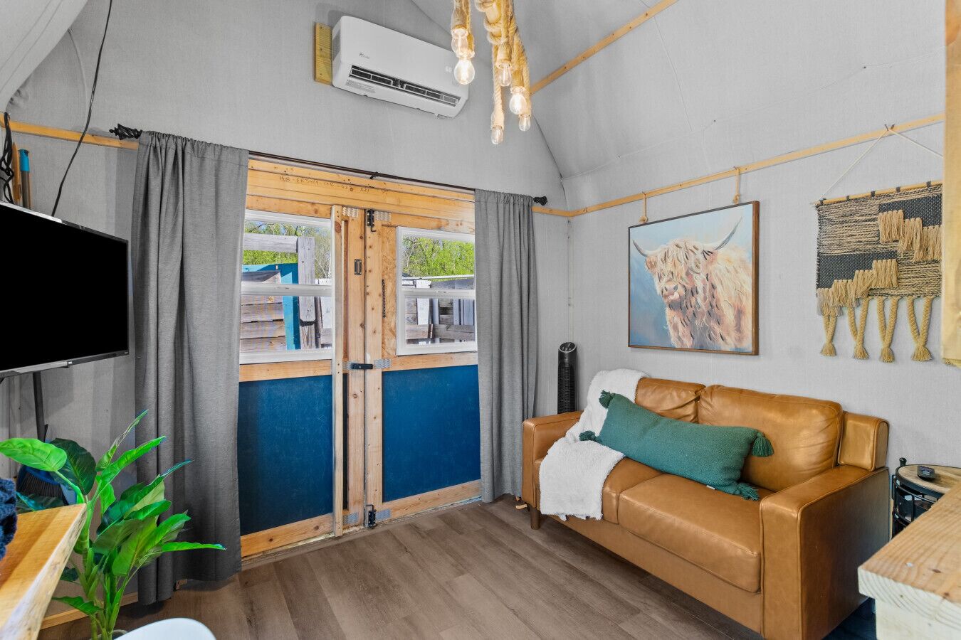 Smart TV, table tennis