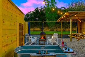Terrace/patio - Romantic Goat Farm Tiny House w Sauna, Outdoor Tub (Newport)